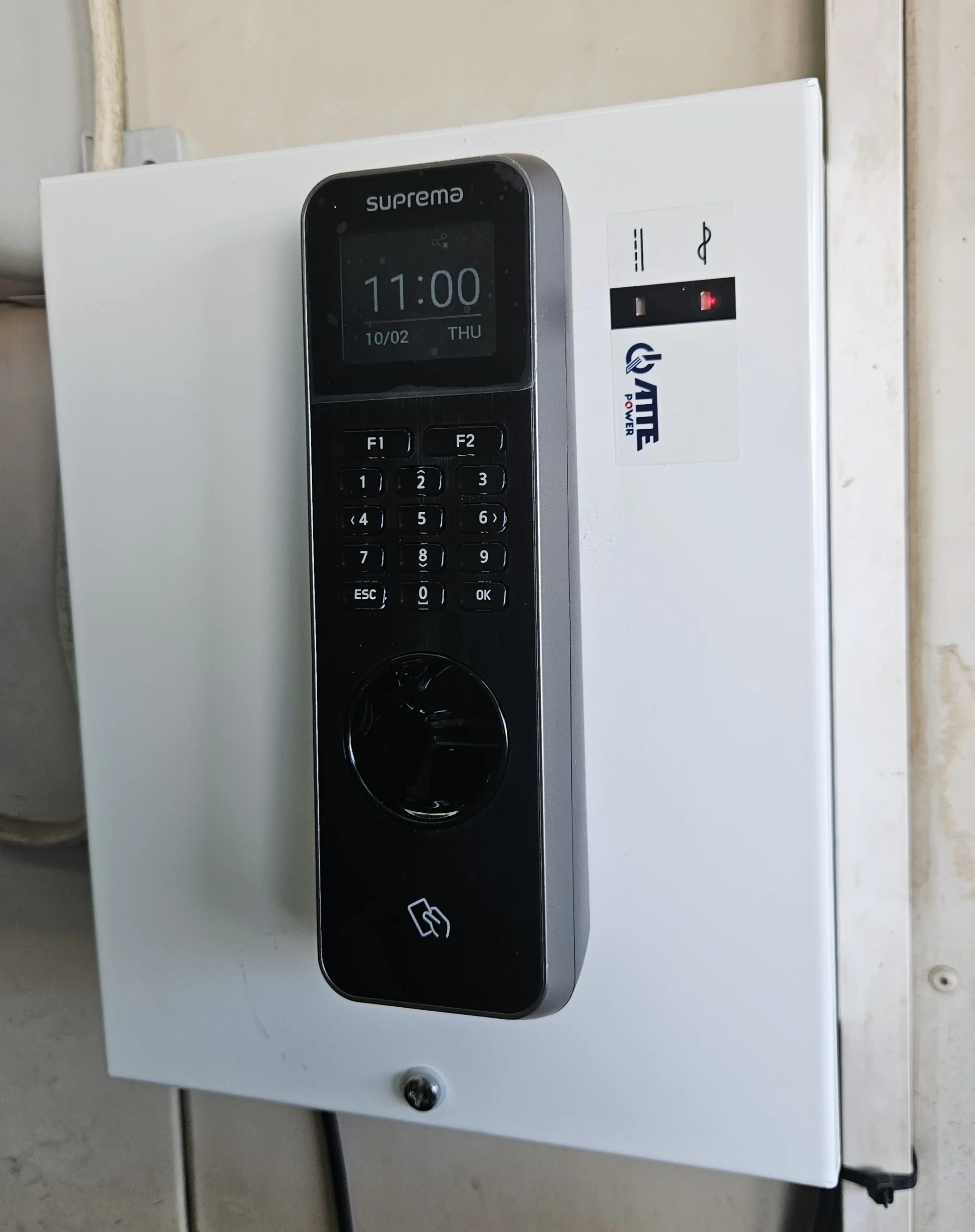 Zamontowany czytnik Suprema BioLite N2